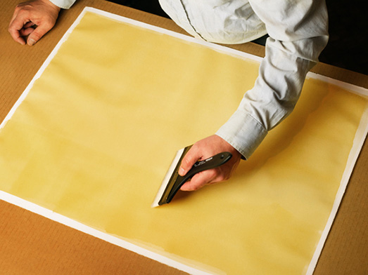 Sensibilisation d'une feuille de papier Arches Platine 56x76 cm 145g